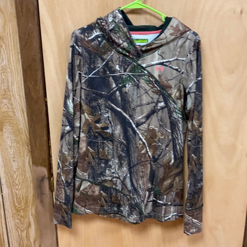 Camo Under Amour hooded long sleeve shirt